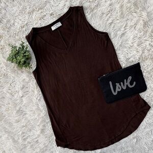 Zenana Sleeveless V-Neck Tank Top 💗 Brown